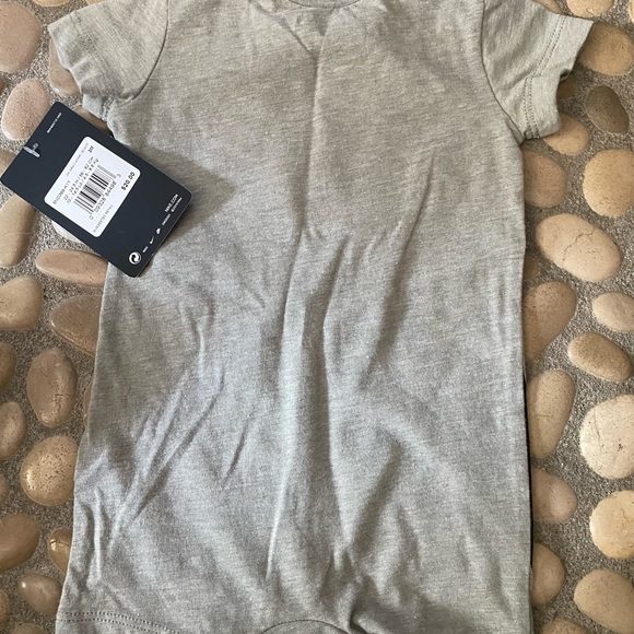 NIKE TRIO!! 1 NWT romper, 1 NWOT onesie, 1 EUC sweatsuit🖤🤎💙 unisex - Picture 3 of 9